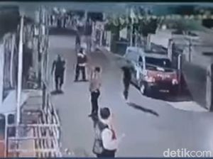 Viral! Polisi Dilempari Petasan Saat Aksi Tawuran di Jaktim