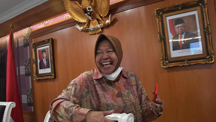 Menteri Sosial Tri Rismaharini usai konferensi tentang penggeledehan gedung Kementerian Sosial oleh KPK di Jakarta, Rabu (24/5/2023). Pada konferensi pers tersebut Tri Rismaharini menyatakan tidak mengetahui penggeledahan pada (23/5) yang dilakukan KPK  terkait dugaan kasus korupsi peyaluran beras bantuan sosial (bansos) pada tahun 2020 karena belum menjabat sebagai Menteri Sosial.