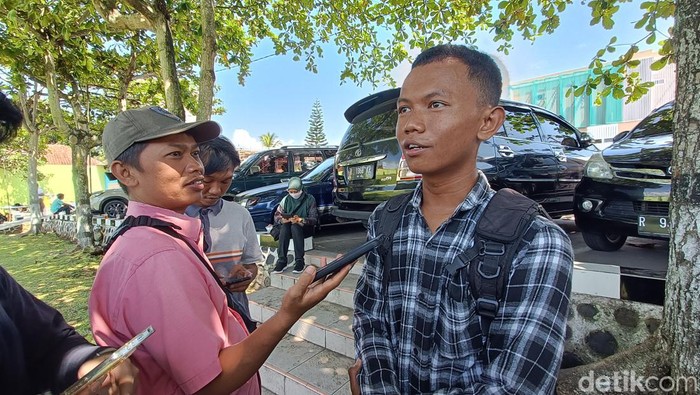 Teguh Itmamul Umam (18), siswa SMK Giripuro Sumpiuh, Banyumas, yang ditelepon langsung oleh Jenderal Dudung untuk ditawari menjadi Bintara TNI. Dipotret pada Rabu (24/5/2023).