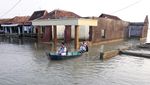 Terendam Pasang Laut, Permukiman di Demak Bak Kota Apung