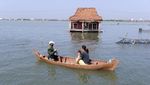 Terendam Pasang Laut, Permukiman di Demak Bak Kota Apung
