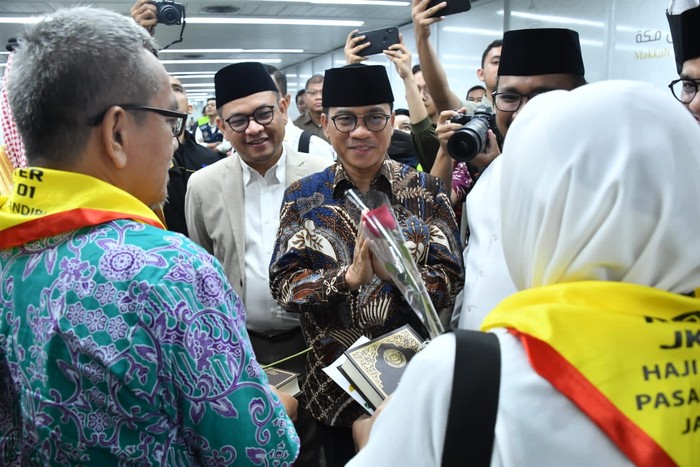Wakil Ketua MPR Yandri Susanto hadir meninjau persiapan dan pelepasan Kelompok Terbang (kloter) I Jemaah Haji Indonesia menuju Makkah, Arab Saudi di Bandara Soekarno Hatta.