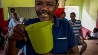 Di Sri Lanka, banyak ditemukan toko yang menjual minuman Tuak.  
