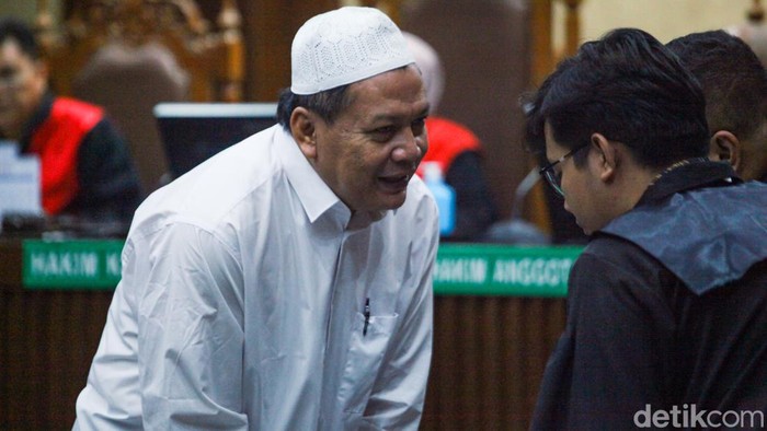 AKBP Bambang Kayun Berpeci Putih Jalani Sidang Dakwaan AKBP Bambang Kayun Berpeci Putih Jalani Sidang Dakwaan
