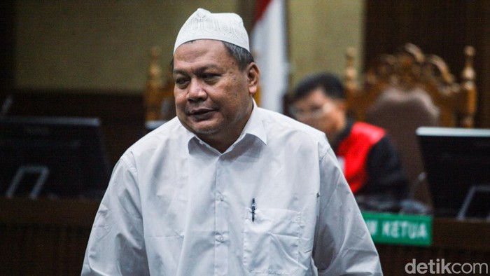 AKBP Bambang Kayun Berpeci Putih Jalani Sidang Dakwaan AKBP Bambang Kayun Berpeci Putih Jalani Sidang Dakwaan