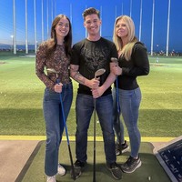 Pasangan tersebut kini melakukan banyak hal bersama. Mulai dari melakukan hobi bersama sampai tidur di kasur yang sama.  Foto: Dok. Instagram/@campthrouple