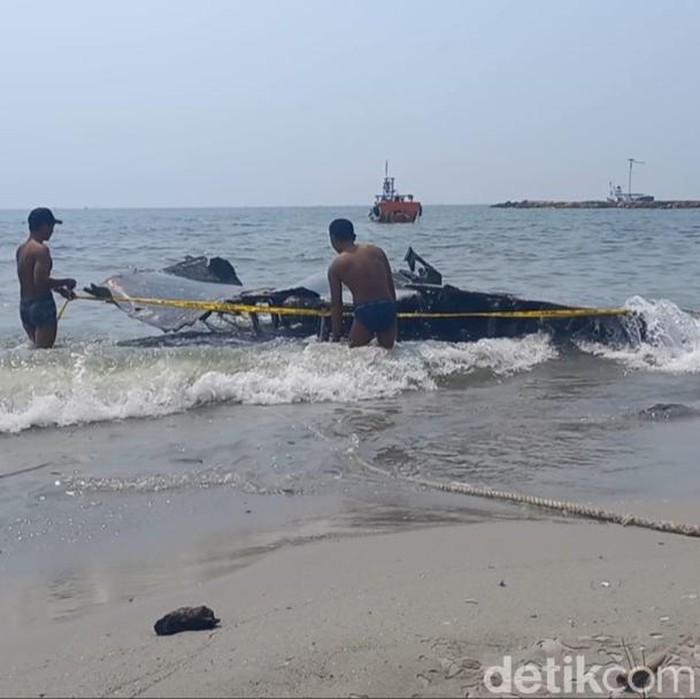 bangkai pesawat tempur lamongan dipolice line