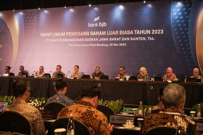 bank bjb melakukan perubahan susunan Dewan Komisaris sesuai keputusan Rapat Umum Pemegang Saham Tahunan Luar Biasa (RUPSLB), Kamis (25/5).