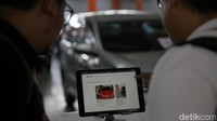 Melalui bursa mobil bekas, BroomHive menawarkan mobil bekas berbagai kondisi kepada konsumen. Alhasil, konsumen tidak perlu pergi keliling showroom saat ingin membeli mobil bekas idaman. 
