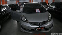 Sebab konsumen dengan mudah mengakses mobil bekas dari seluruh mitra showroom Broom secara online, atau datang secara langsung ke bursa mobil BroomHive. 