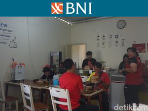 Laris Manis! Kantin di GOR BNI Sirnas A Surabaya Ini Tambah Ramai