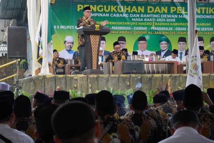 Bupati Sukabumi Marwan Hamami menghadiri pelantikan pengurus pimpinan cabang dan ranting Dewan Masjid Indonesia (DMI) se-wilayah 2 Kabupaten Sukabumi.