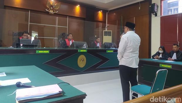 Dhio Daffa terdakwa pembunuh berencana sekeluarga di Mertoyudan Magelang saat pleidoi, Kamis (25/5/2023).