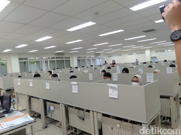 Dirjen Diktiristek Prof Nizam tinjau UTBK 2023 Gelombang 2 di UI Dirjen Diktiristek Prof Nizam tinjau UTBK 2023 Gelombang 2 di UI