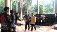 Nizam melakukan kunjungan bersama Wakil Ketua 1 Seleksi Penerimaan Mahasiswa Baru (SNPMB), Yuliandri dan Wakil Pelaksana Eksekutif SNPMB 2023, Budi Prasetyo Widyobroto. Foto: Cicin Yulianti/detikEdu