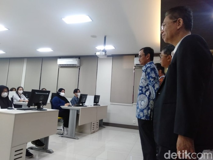 Dirjen Diktiristek Prof Nizam tinjau UTBK 2023 Gelombang 2 di UI