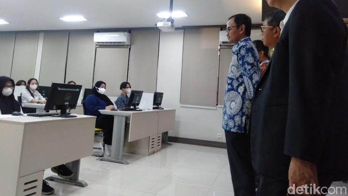Dirjen Diktiristek Prof Nizam tinjau UTBK 2023 Gelombang 2 di UI