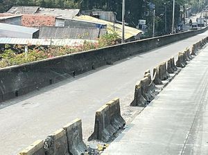 Flyover Pesing Masih Ditutup Satu Jalur Imbas Pengecoran, Lalin Macet