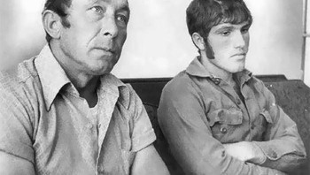 Pada tahun 1973, hal yang aneh terjadi pada dua pria dari Pascagoula, Mississippi. Charles Hickson dan Calvin Parker mengklaim bahwa mereka diculik oleh alien saat memancing. Orang-orang ini mengklaim bahwa mereka pertama kali mendengar suara mendesing dan kemudian melihat dua lampu biru yang berkedip, dan kemudian mereka melihat benda berbentuk oval dengan diameter sekitar 12 meter dan tinggi 3 meter. Parker dan Hickson mengaku sadar tetapi lumpuh setelah makhluk itu menculik mereka dan melakukan pemeriksaan sebelum melepaskannya. Tentu saja, ada banyak orang yang tidak percaya dengan cerita ini, meminta mereka untuk melakukan tes pendeteksi kebohongan. Foto: Reddit