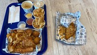 Selain itu, Long John Silver’s juga memiliki menu non seafood seperti ayam goreng maupun sandwich yang tidak kalah lezatnya.