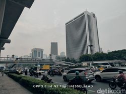 Hiruk Pikuk Jakarta dalam Bidikan Kamera Oppo Find N2 Flip