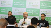 Ketua Umum BPP HIPMI, Akbar Himawan Buchari (dua kanan), Sekretaris Jenderal, Anggawira (dua kiri), Ketua Bidang Pertanian, Perkebunan, Perternakan  BPP Hipmi, Hadi Nainggolan (kanan), usai konferensi pers program Hipmi Tebar Qurban 2023 di Jakarta, Rabu (24/5/2023). 