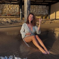 Wanita berambut cokelat ini juga kerap mengunggah foto saat dia berbusana minim sambil memasang pose seksi. Foto: Instagram/@ilonachernobai