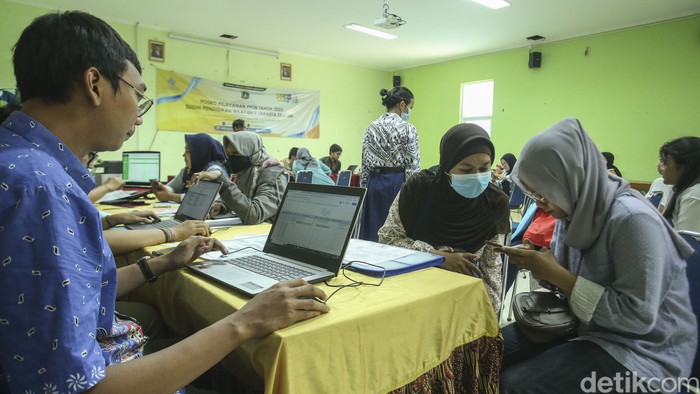 Pemerintah Provinsi DKI Jakarta telah membuka posko layanan PPDB 2023 mulai dari SD, SMP hingga SMA. Salah satunya di gelar di SMAN 70 Jakarta.