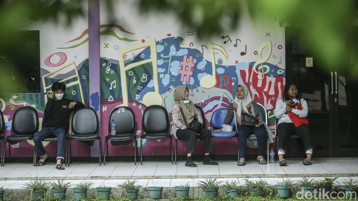 Pemerintah Provinsi DKI Jakarta telah membuka posko layanan PPDB 2023 mulai dari SD, SMP hingga SMA. Salah satunya di gelar di SMAN 70 Jakarta.