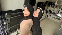 Di sisi lain, Isna Anggita Sari menyimpan rasa kesal ke netizen karena kerap dibanding-bandingkan dengan Oklin Fia. (Foto: dok Instagram)