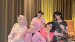 Momen Isna Anggita Sari, Kembaran Oklin Fia yang Hobi Nongkrong di Bar
