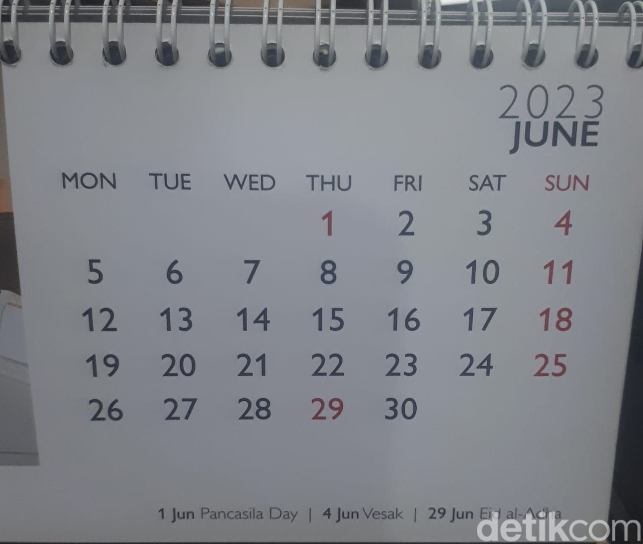 Menurut SKB 3 Menteri tentang Hari Libur Nasional dan Cuti Bersama 2023, ada long weekend saat hari libur bulan Juni 2023. Simak jadwal long weekend Juni 2023!