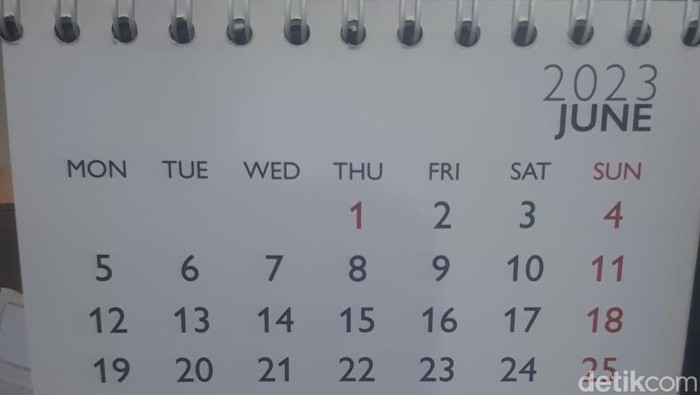 Menurut SKB 3 Menteri tentang Hari Libur Nasional dan Cuti Bersama 2023, ada long weekend saat hari libur bulan Juni 2023. Simak jadwal long weekend Juni 2023!