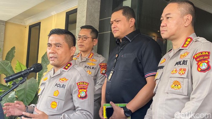 Kapolda Metro Jaya Irjen Karyoto mendatangi Polres Metro Depok.