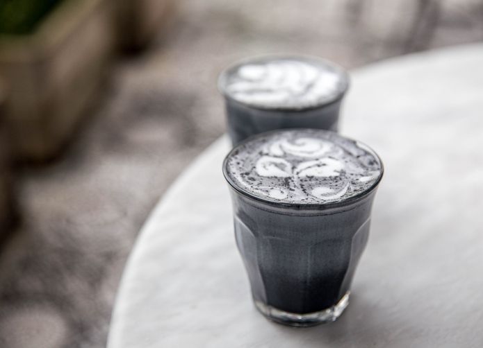 Sedang Populer Produk Pangan Dicampur Charcoal, Apakah Halal?