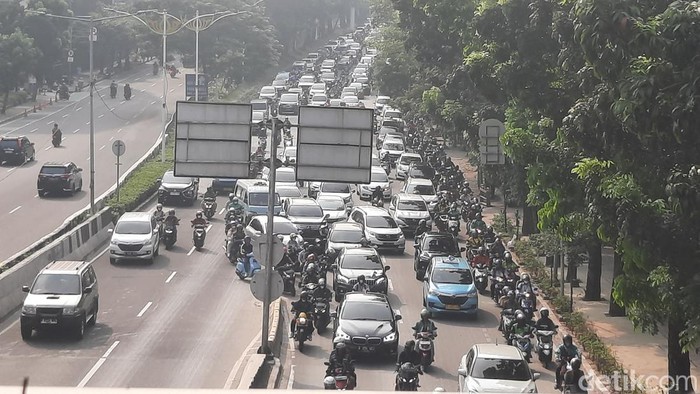 Kemacetan di Jl Raya Casablanca (Annisa Aulia Rahim/detikcom)
