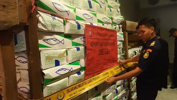 KKP Segel 9,7 Ton Ikan Salem Impor Tak Sesuai Peruntukan di Kalimantan Barat