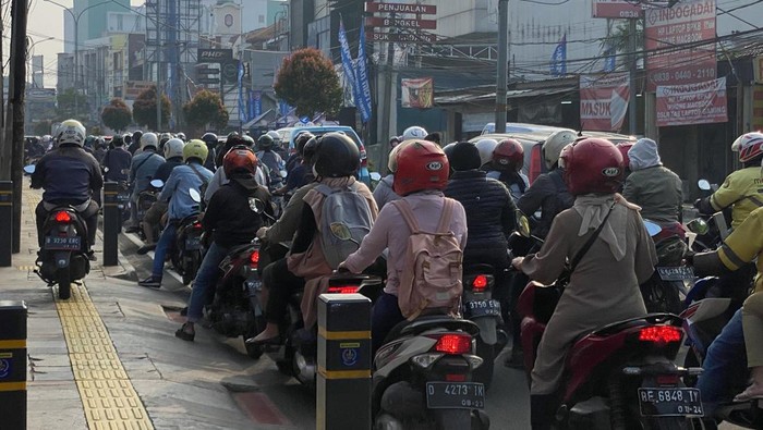 Kondisi macet di Jalan Kartini Depok
