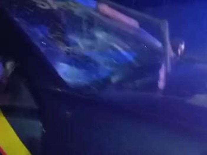 Kondisi mobil polisi yang diduga dirusak gerombolan pesilat di Jombang