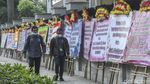 Korban Indosurya Kirim Karangan Bunga ke Kejagung