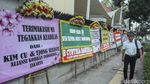 Korban Indosurya Kirim Karangan Bunga ke Kejagung