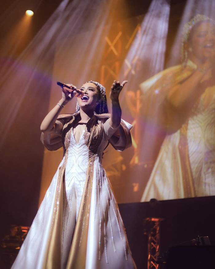 Kris Dayanti Kris Dayanti sukses gelar konser di Singapura.