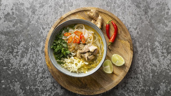 Laksa Ayam (Sumber foto: freepik.com)