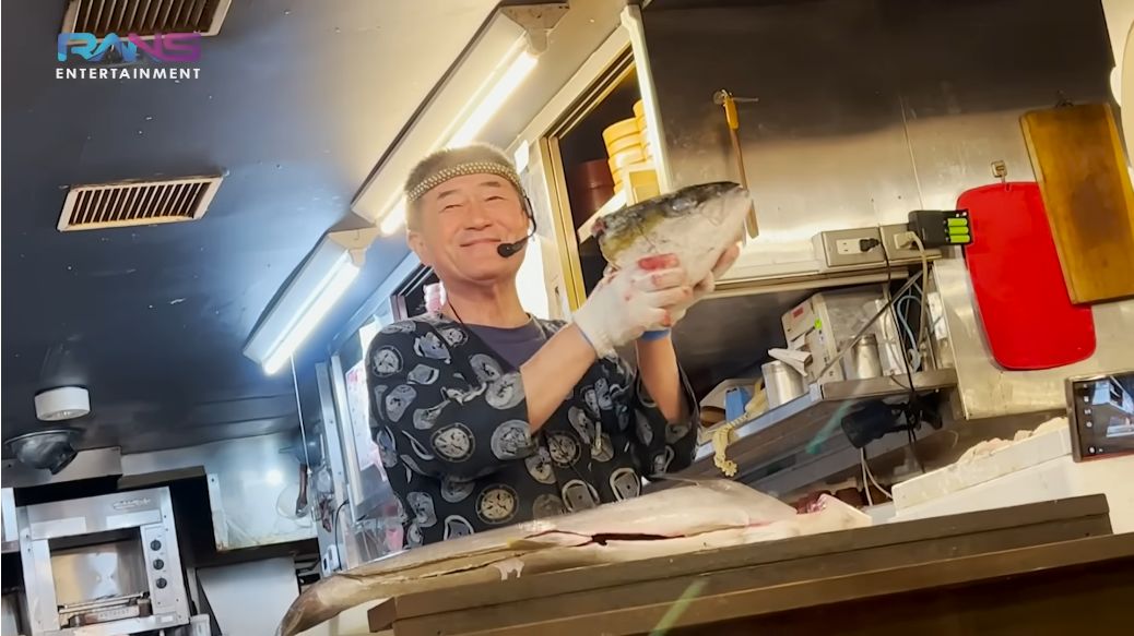 Raffi Ahmad dan Nagita Slavina ikut lelang tuna di restoran Taiko Chaya, Nihonbashi Bakurocho, Chuo-ku, Tokyo