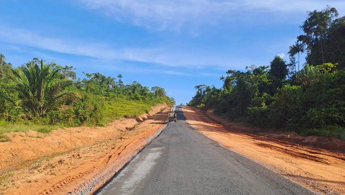 Limbah Baja Krakatau Steel Bisa Dipakai Perkuat Jalan di Papua