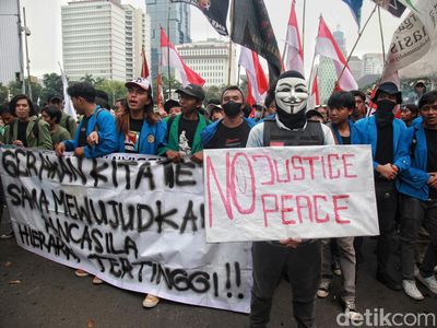 Mahasiswa Gelar Aksi 25 Tahun Reformasi di Kawasan Patung Kuda