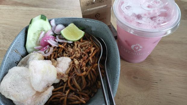 Makanan yang ada di Cafe Nomics FEB USU (Felicia Gisella Br Sihite/detikSumut)