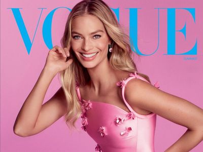 7 Gaya Margot Robbie Bak Barbie Hidup di Pemotretan Majalah Vogue