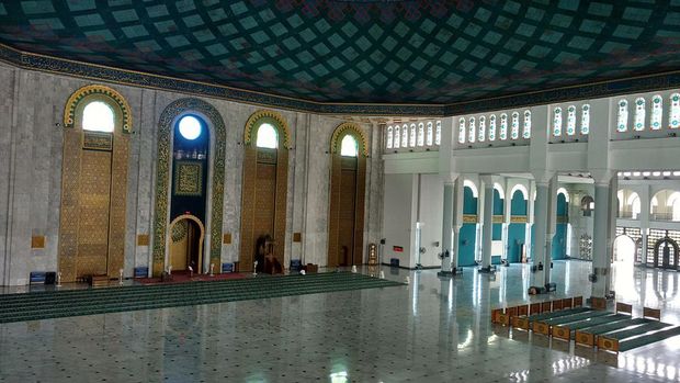 Mengutip situs Bappedalitbang Surabaya, rancang bangun atau desain bangunan MAS dikerjakan tim dari Institut Teknologi Sepuluh Nopember (ITS) Surabaya, bersama konsultan yang telah berpengalaman membangun masjid-masjid besar di Indonesia.