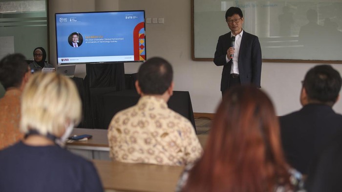 Mau Kuliah di Sydney? Yuk Cek Program UIC-UTS College Pro Vice-Chancellor (Global Partnerships)Β Leo Mian Liu memberikan penjelasan terkait University of Technology Sydney di USG Education, Jakarta, Kamis (25/5/2023). University of Technology Sydney (UTS) Sydney memiliki jurusan-jurusan baru yang relevan dan memungkinkan mahasiswa untuk mempelajari bidang-bidang yang sedang berkembang pesat sepertiΒ Teknologi Informasi (TI), untuk kuliah di UTS Sydney UIC membuka program kuliah 8 bulan di Indonesia dan melanjutkannya di Sydney.